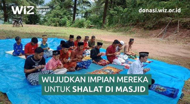 Tak Ada Masjid, Warga Shalat Jumat Di Tanah Lapang